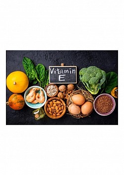 Il Tocoferolo, più comunemente conosciuto come Vitamina E, che troviamo nella frutta secca come 