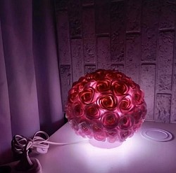 Stupenda lampada floreale in materiale Eva. Sempre con siero..